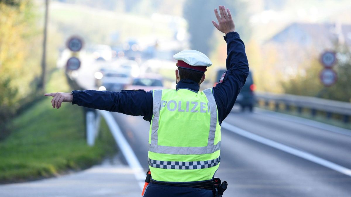 Rakouský policista měl vyměřovat falešné pokuty. V místě, kam jezdí i čeští turisté